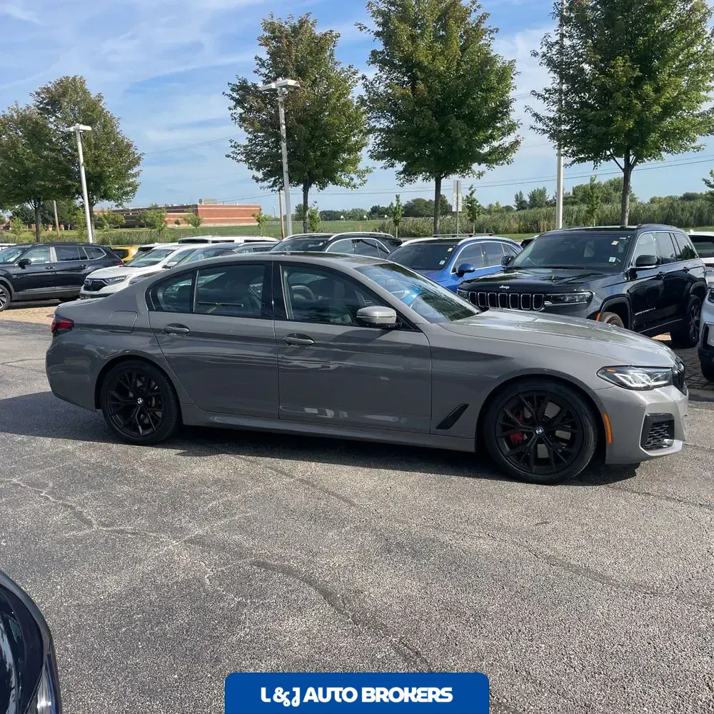 2022 BMW 5-Series M550xi