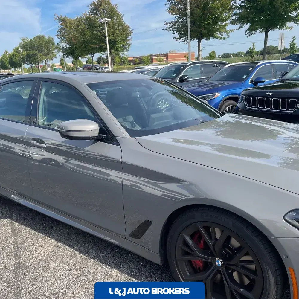 2022 BMW 5-Series M550xi
