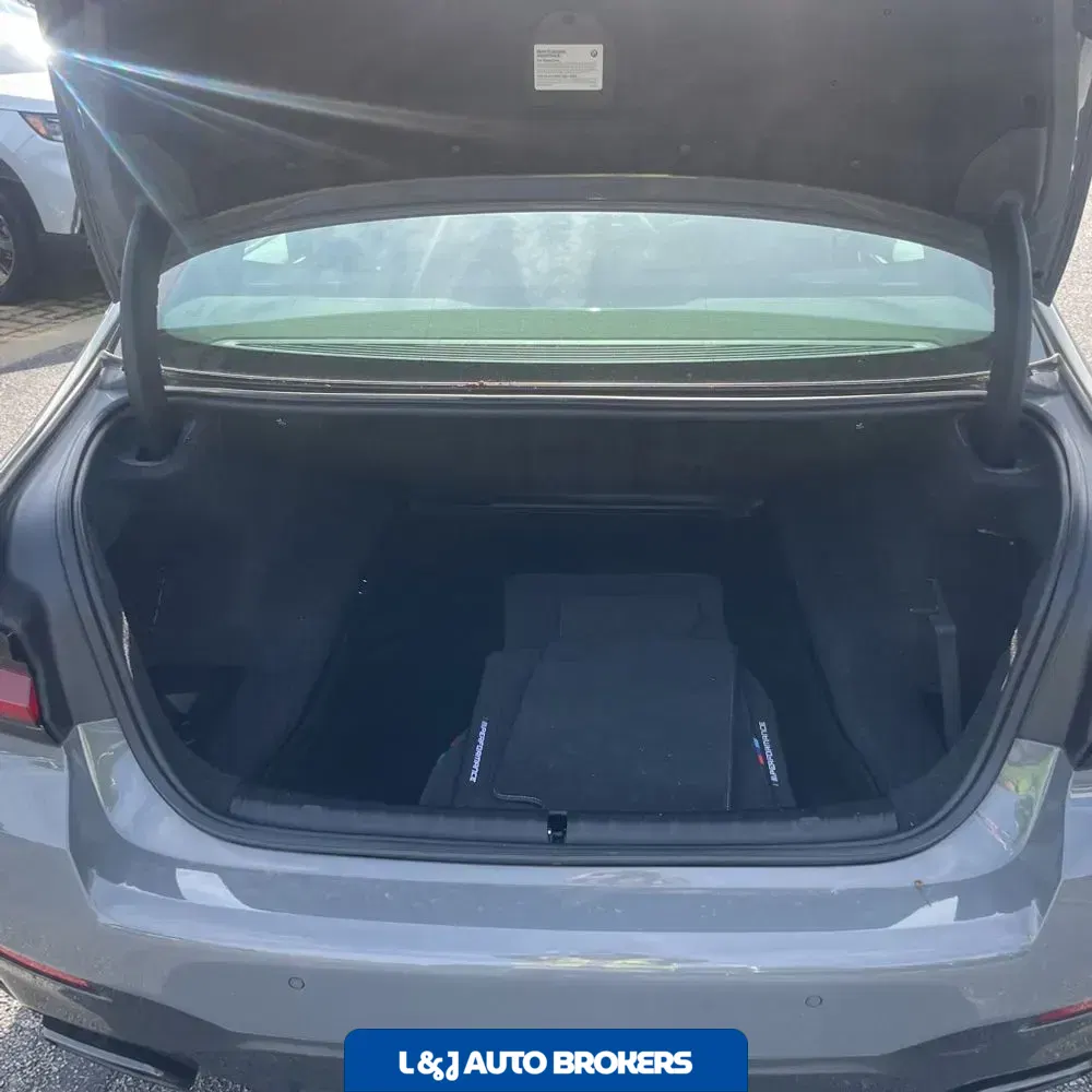 2022 BMW 5-Series M550xi