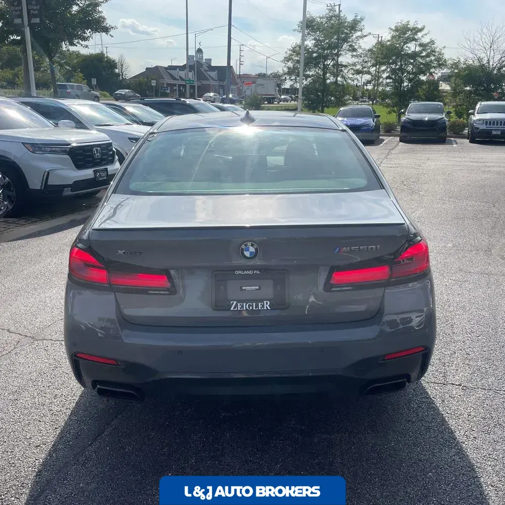 2022 BMW 5-Series M550xi