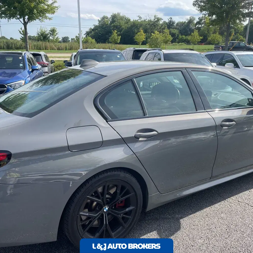 2022 BMW 5-Series M550xi