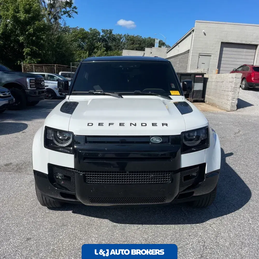 2023 Land Rover Defender 130 X-Dynamic SE