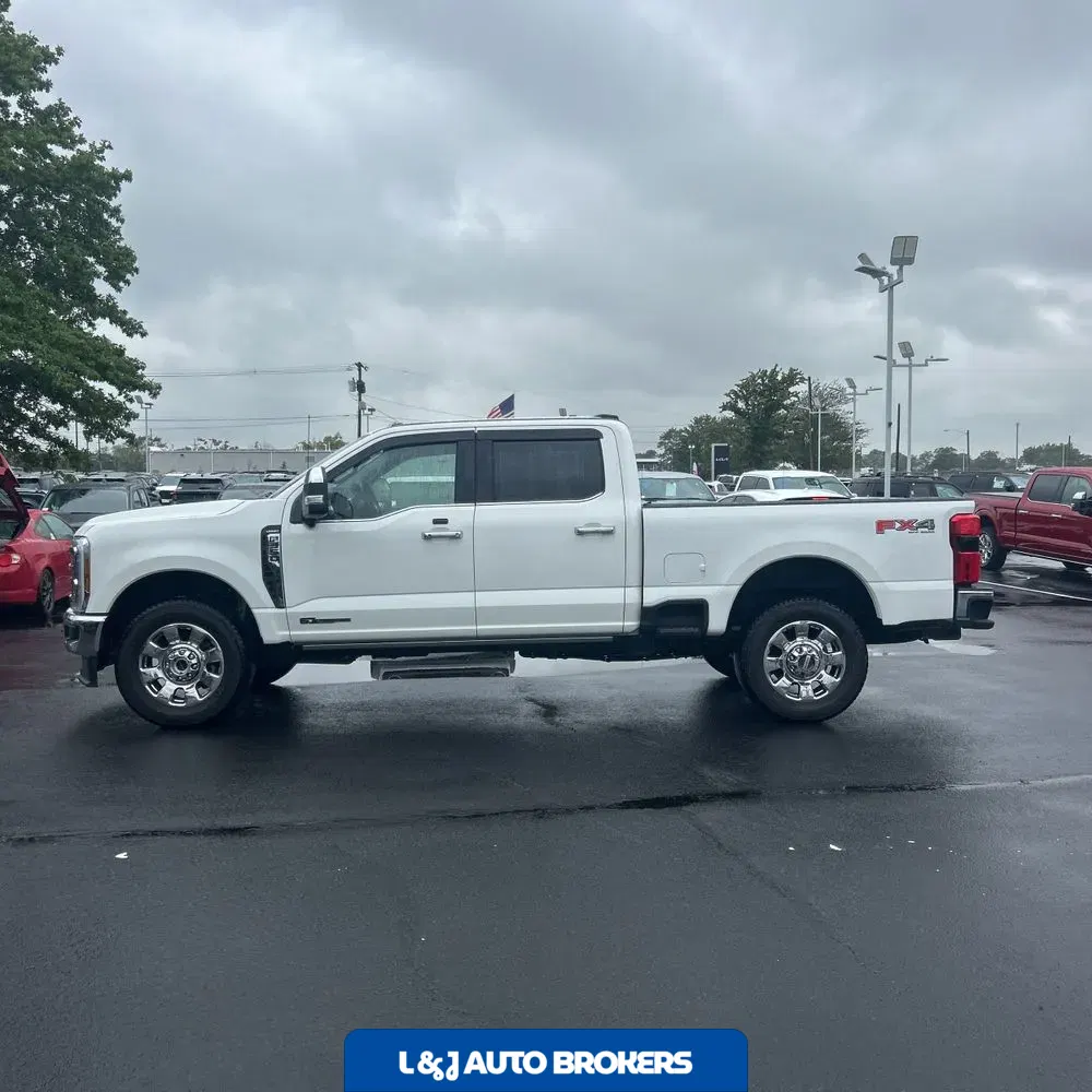 2025 Ford F-350 Super Duty Lariat