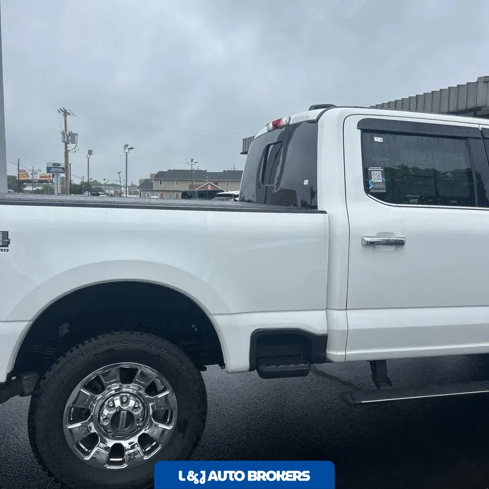2025 Ford F-350 Super Duty Lariat