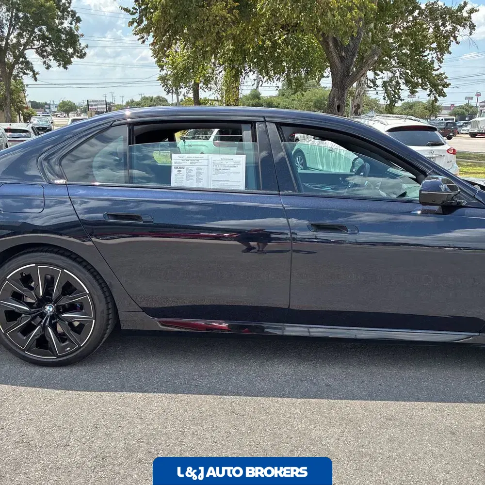 2023 BMW 7-Series 740i