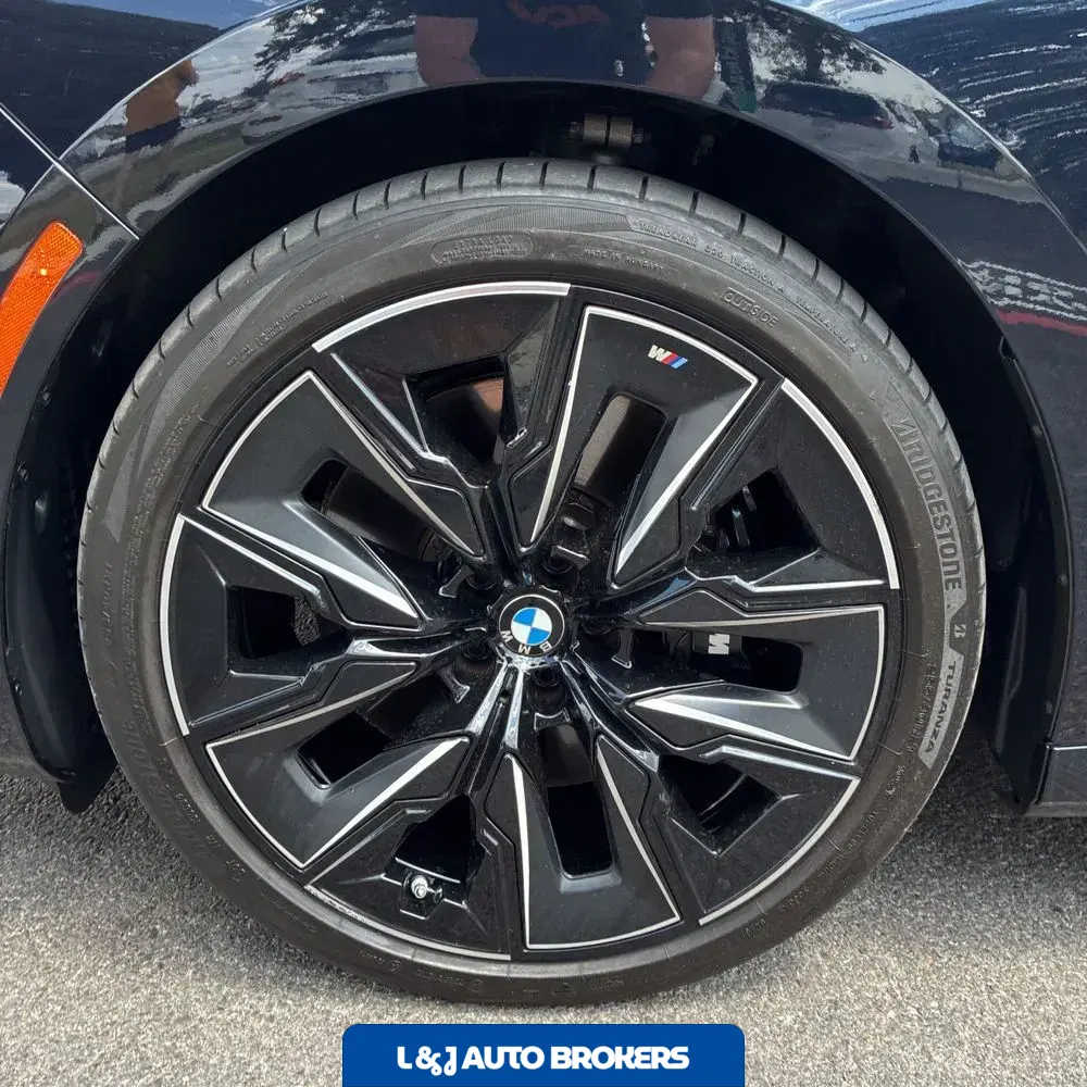 2023 BMW 7-Series 740i