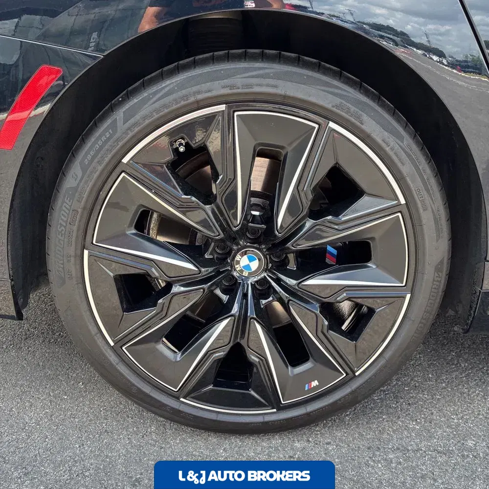 2023 BMW 7-Series 740i