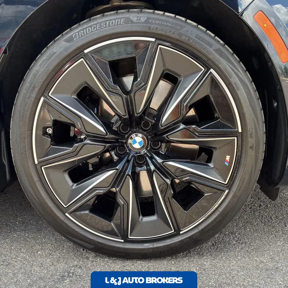 2023 BMW 7-Series 740i