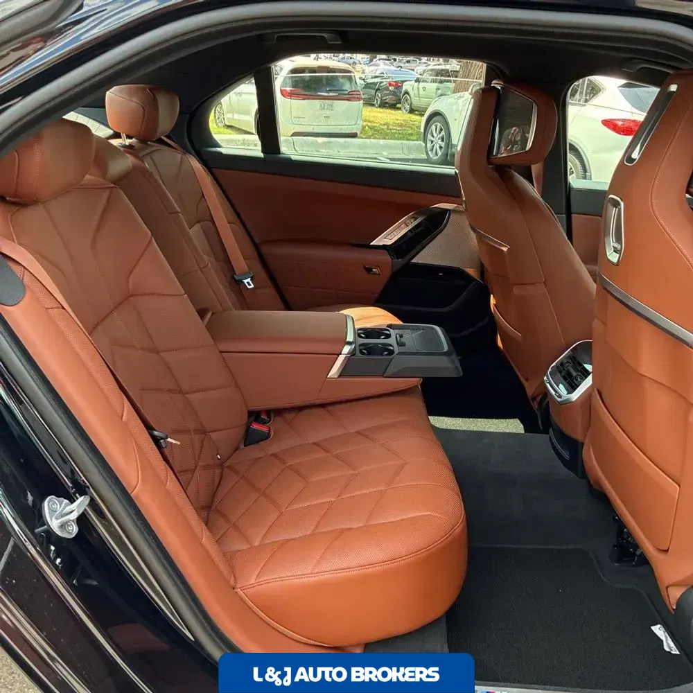 2023 BMW 7-Series 740i