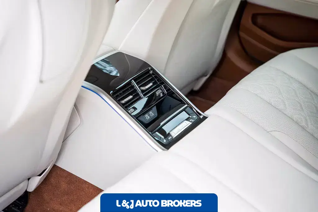2020 BMW M8 First Edition 1/400