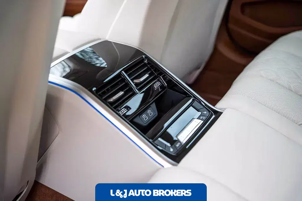 2020 BMW M8 First Edition 1/400