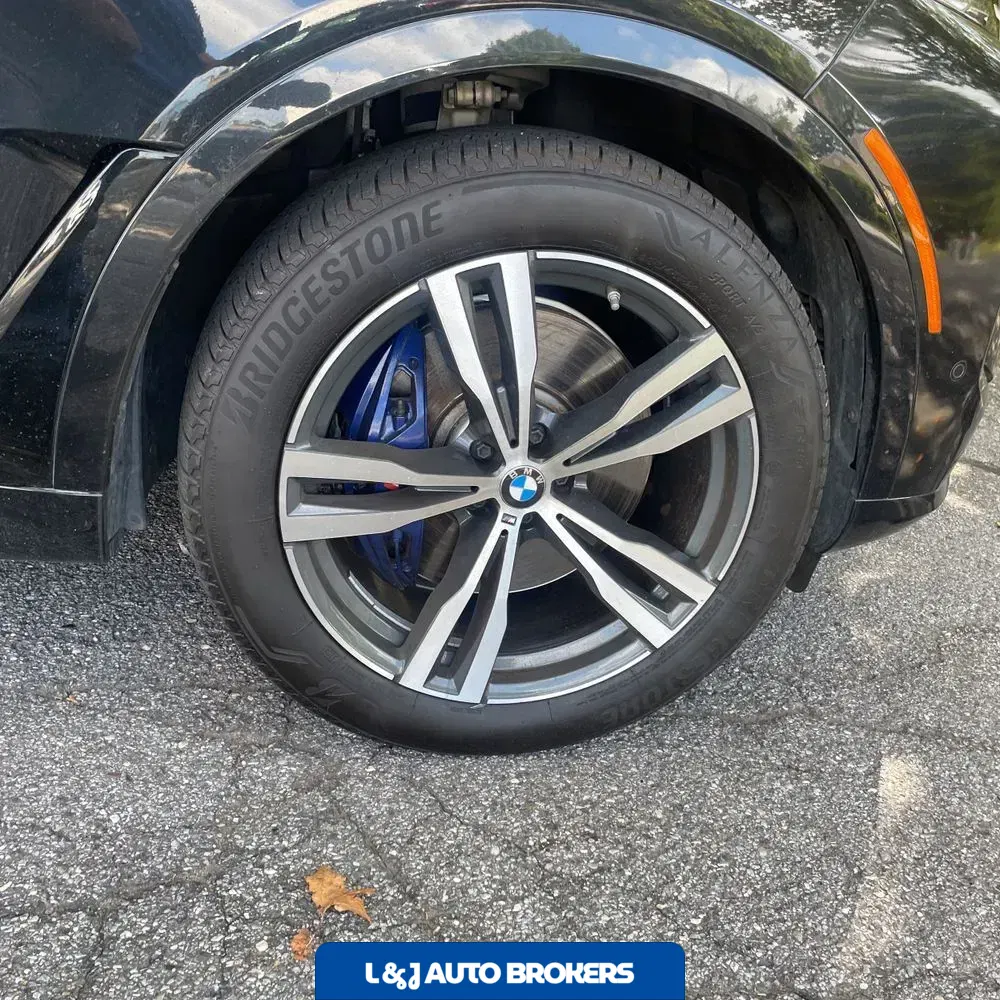 2023 BMW X7 M60i