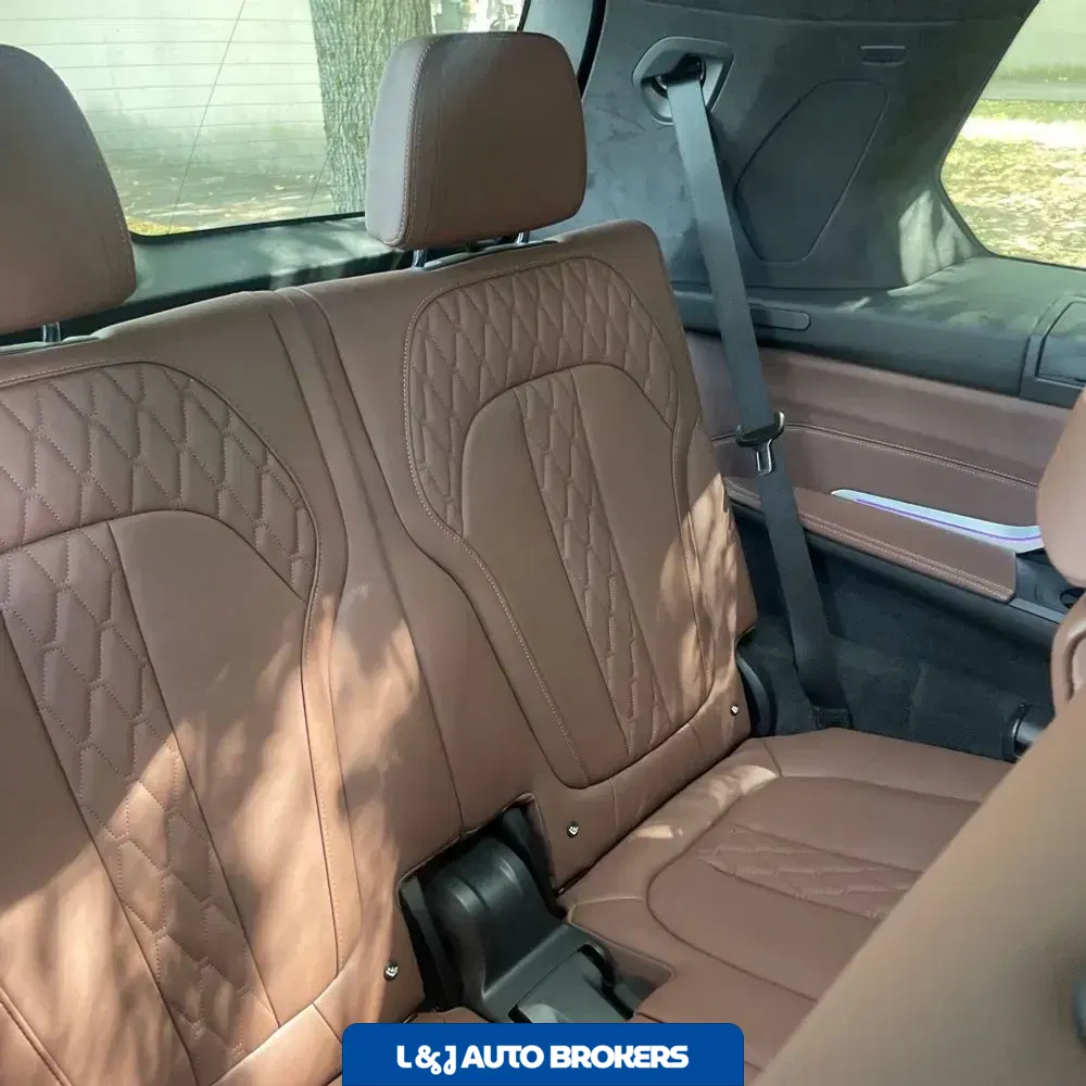2023 BMW X7 M60i