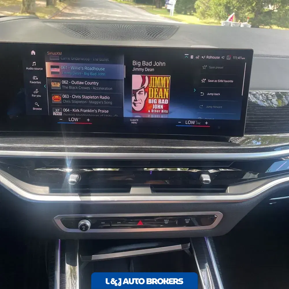 2023 BMW X7 M60i