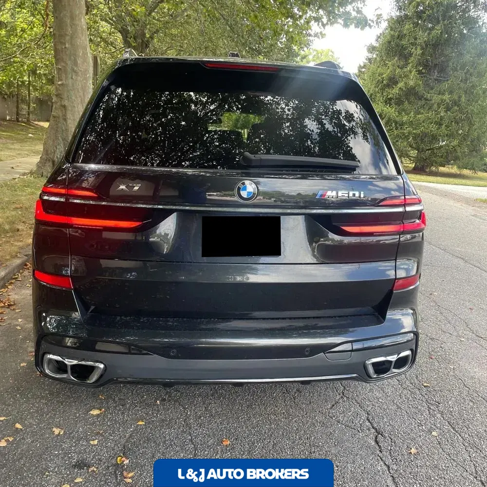 2023 BMW X7 M60i