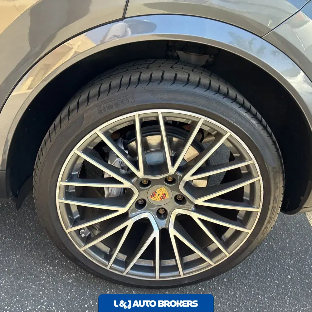 2022 Porsche Cayenne Base