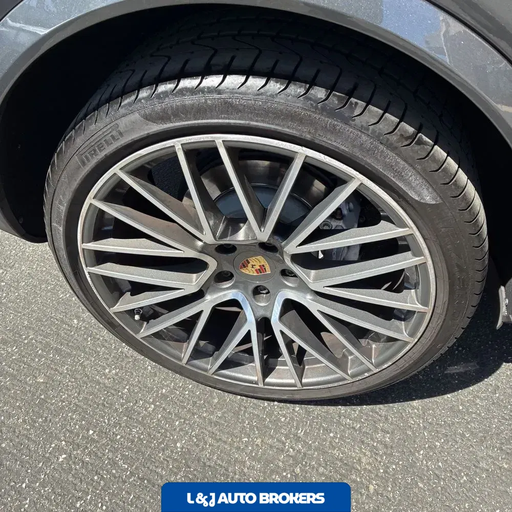 2022 Porsche Cayenne Base