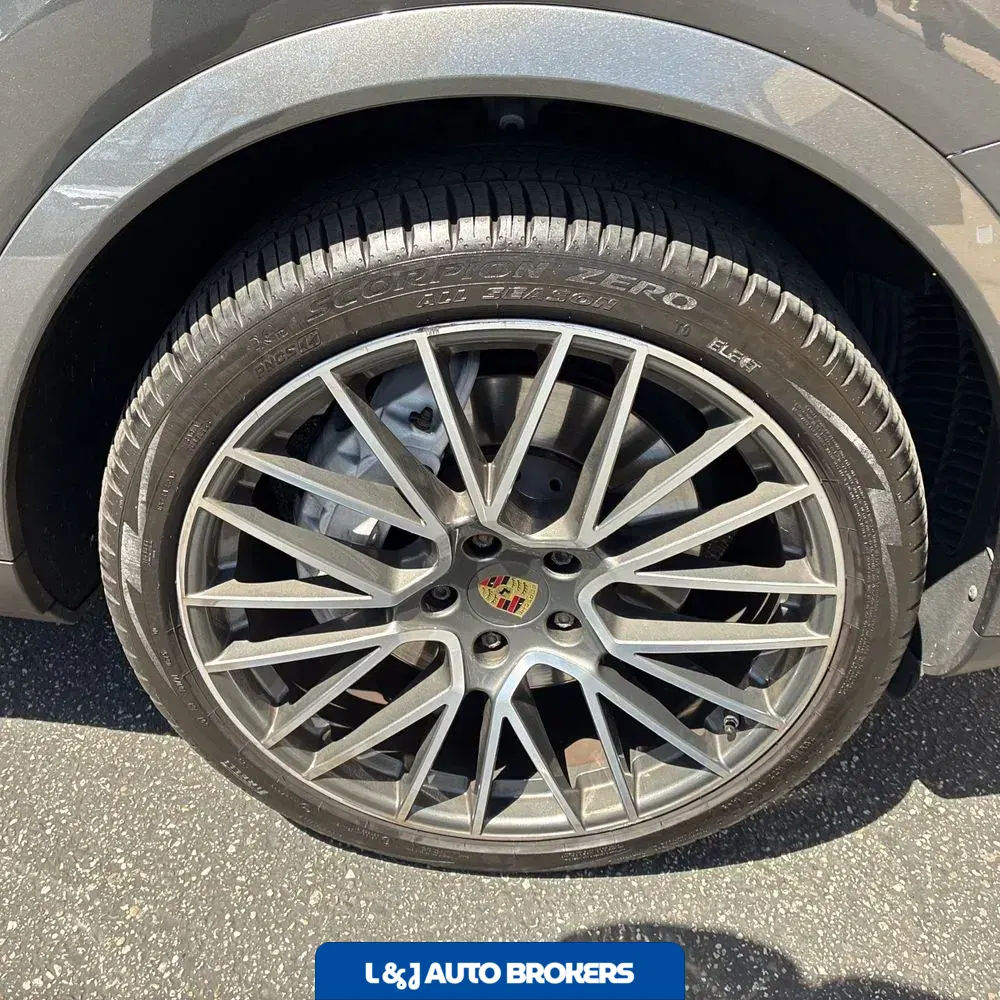 2022 Porsche Cayenne Base