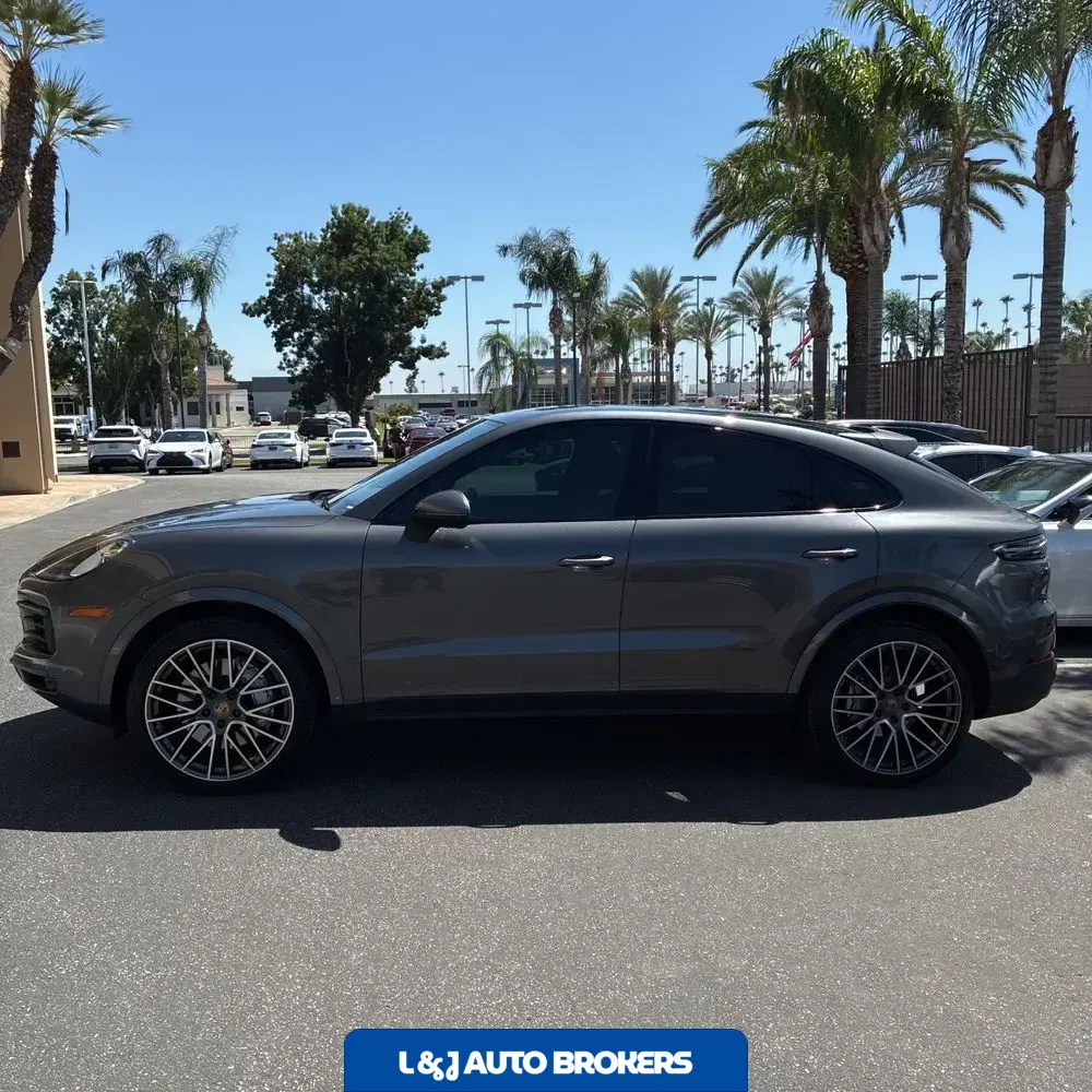 2022 Porsche Cayenne Base