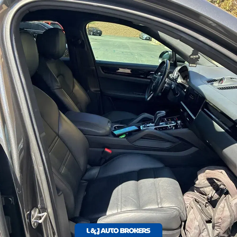 2022 Porsche Cayenne Base