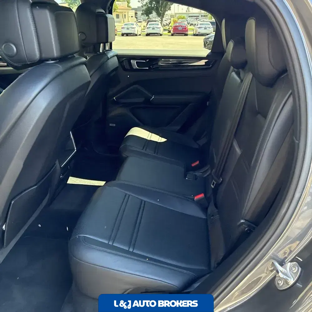 2022 Porsche Cayenne Base