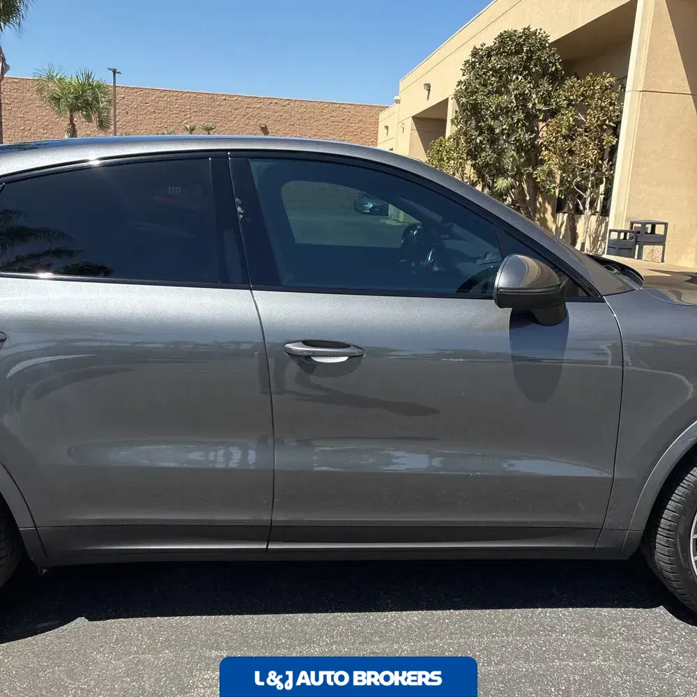 2022 Porsche Cayenne Base