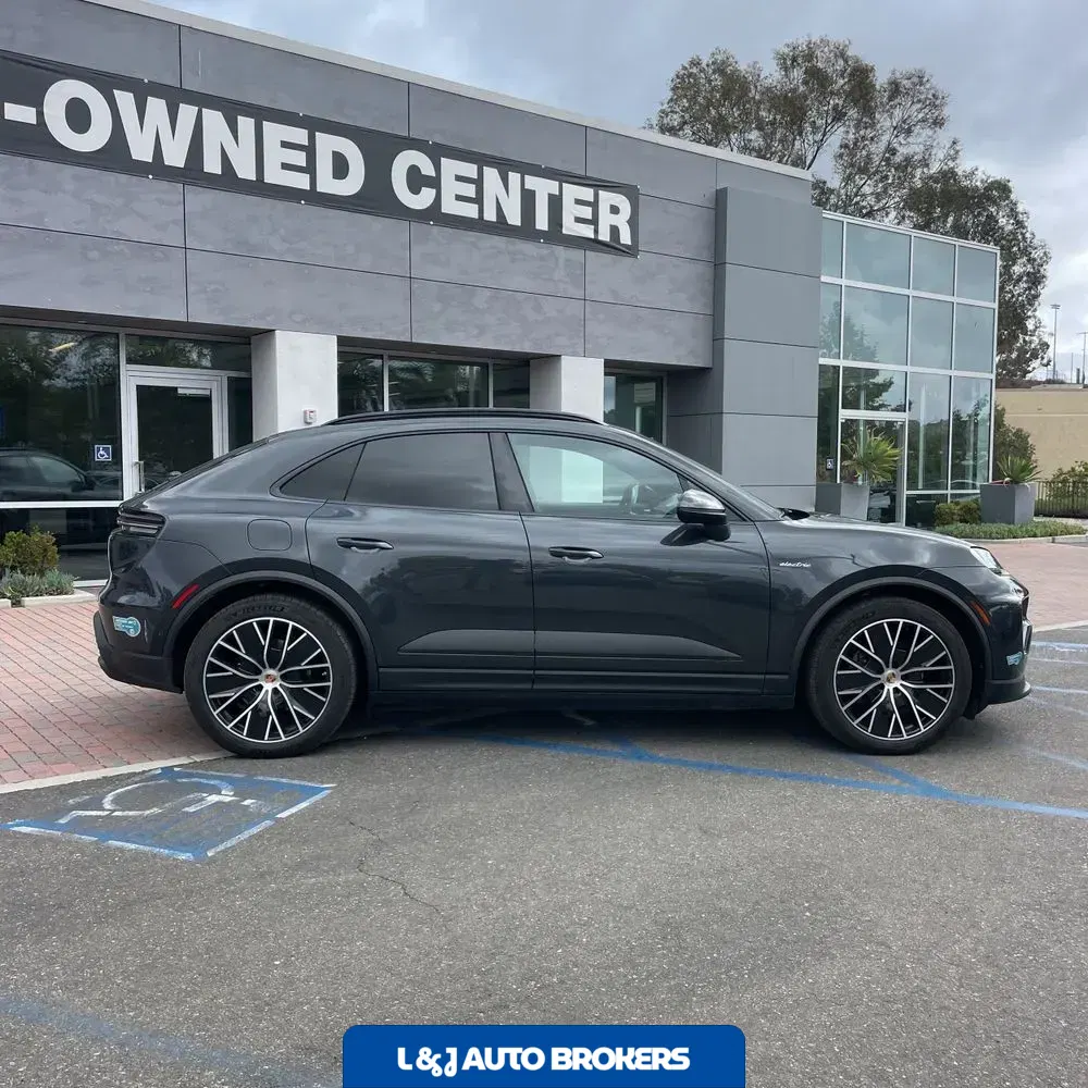 2024 Porsche Macan EV 4