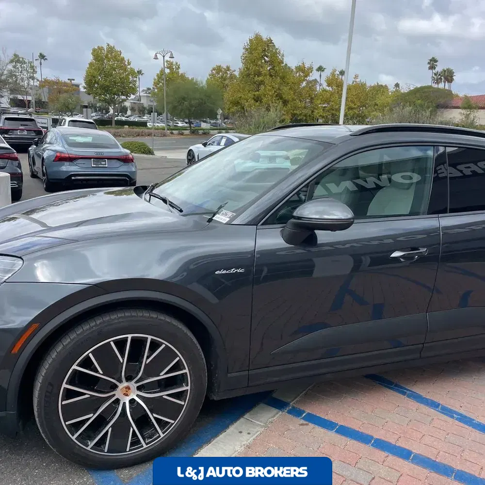 2024 Porsche Macan EV 4