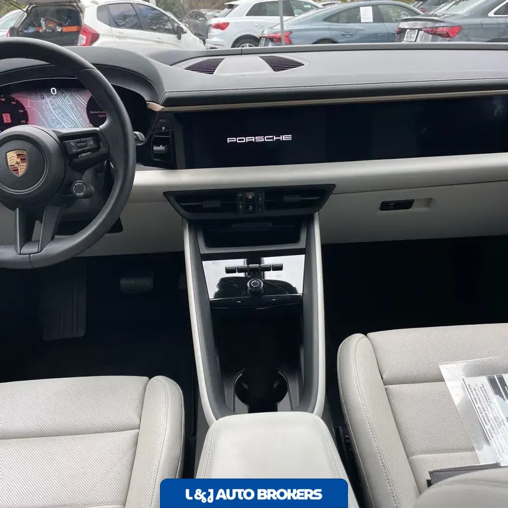 2024 Porsche Macan EV 4