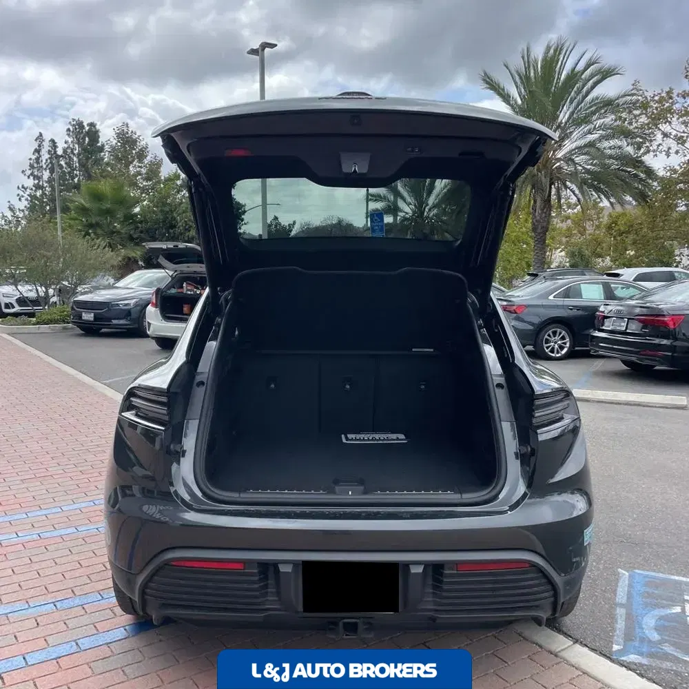 2024 Porsche Macan EV 4
