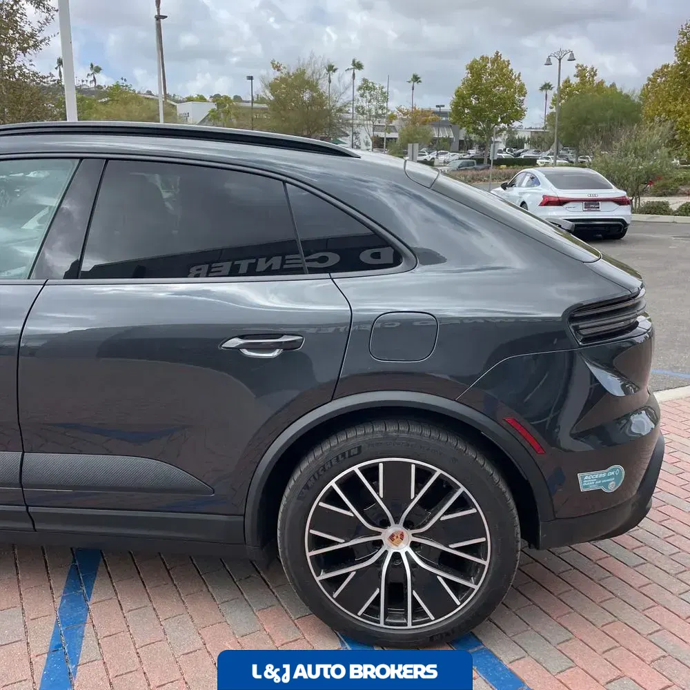2024 Porsche Macan EV 4