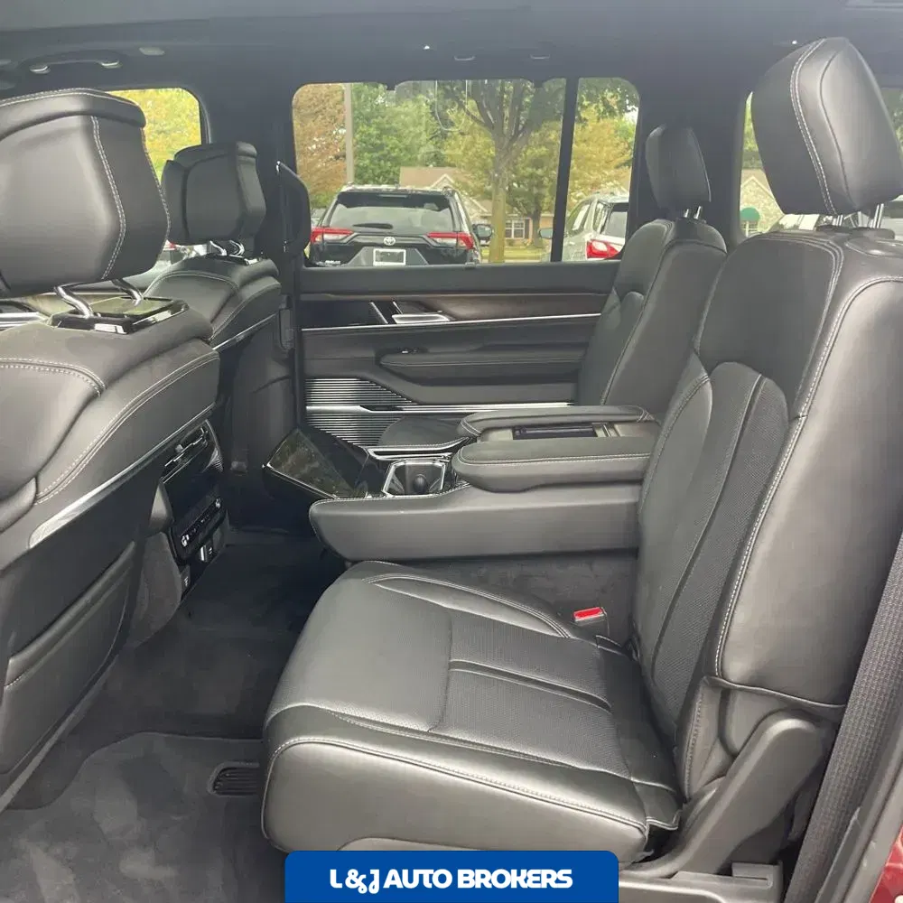 2024 Jeep Grand Wagoneer Base