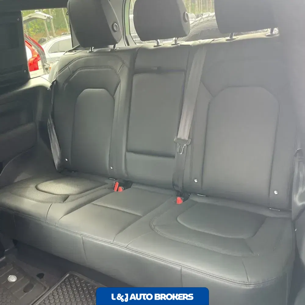 2023 Land Rover Defender 110 Standard