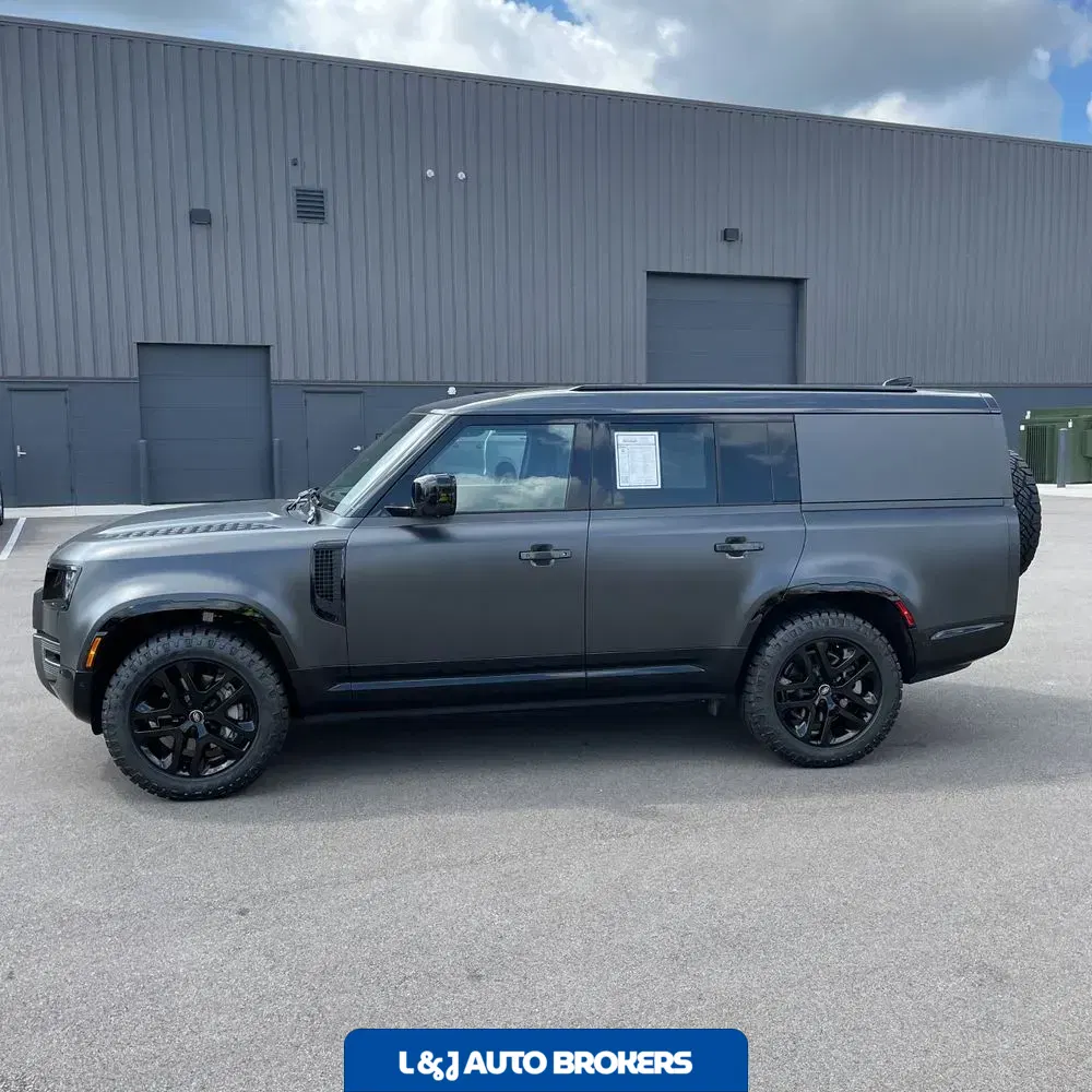 2024 Land Rover Defender 130 Outbound P400