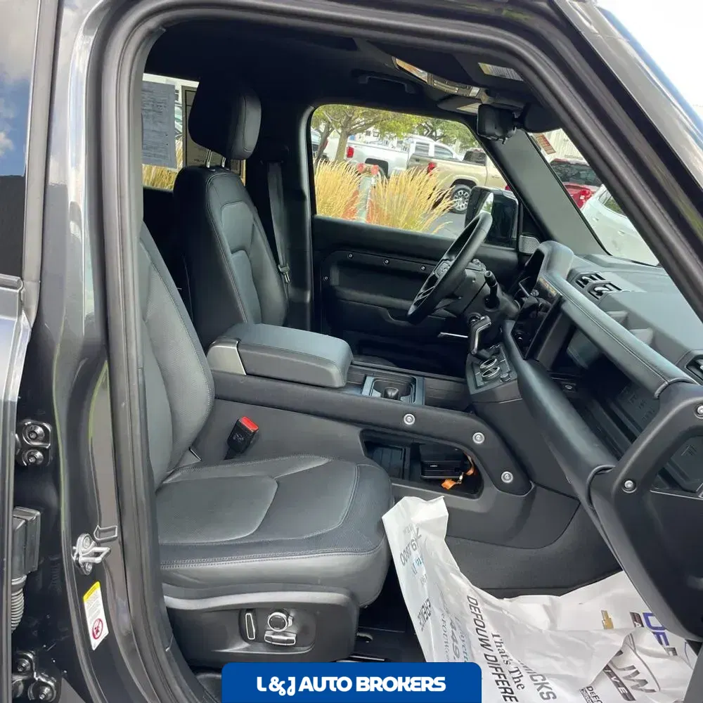 2024 Land Rover Defender 130 Outbound P400