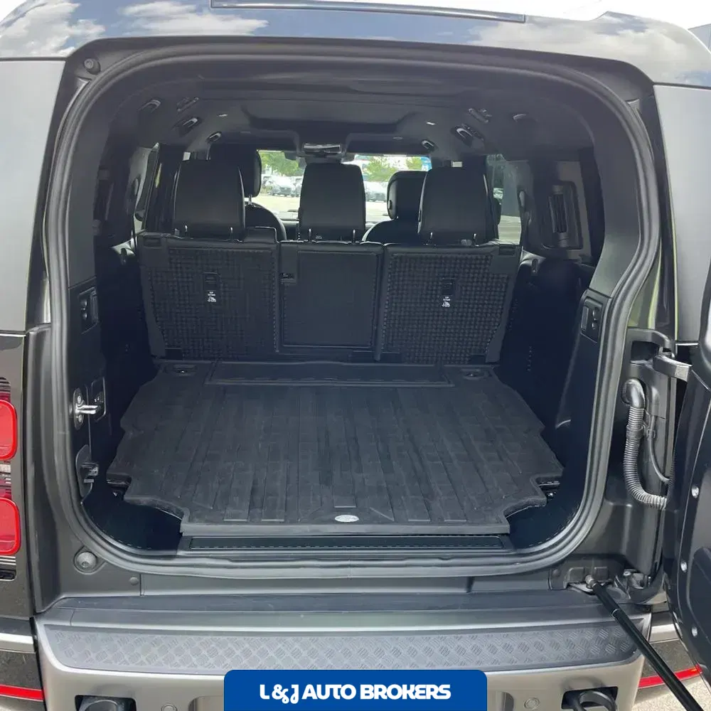 2024 Land Rover Defender 130 Outbound P400