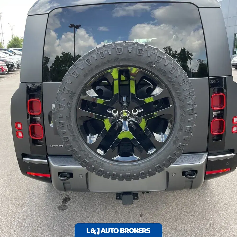 2024 Land Rover Defender 130 Outbound P400