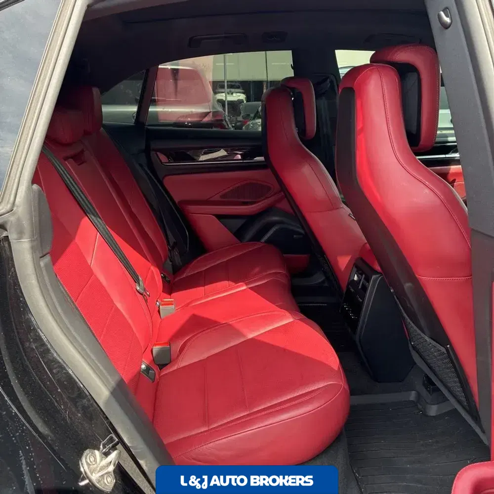 2025 Porsche Macan 4S Electric