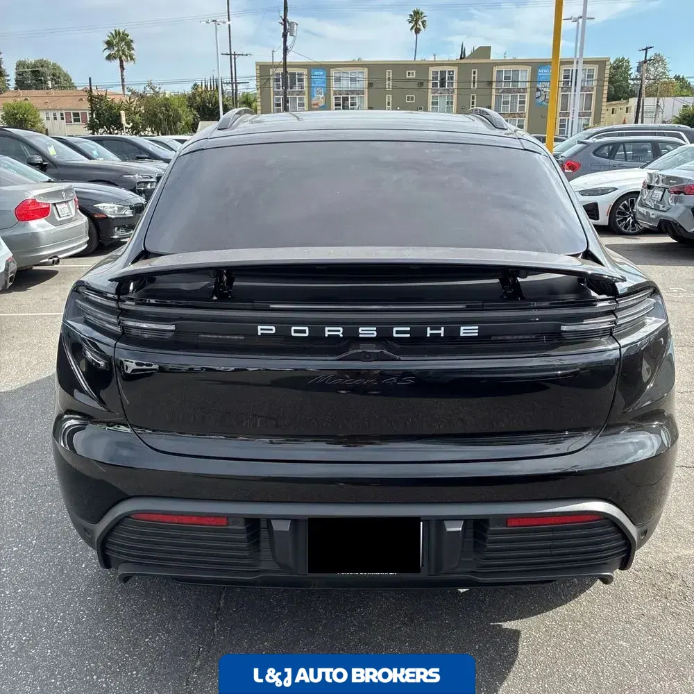 2025 Porsche Macan 4S Electric