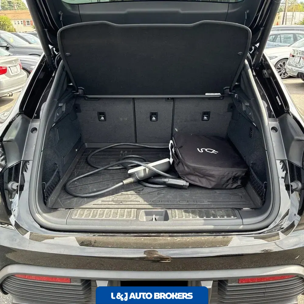 2025 Porsche Macan 4S Electric