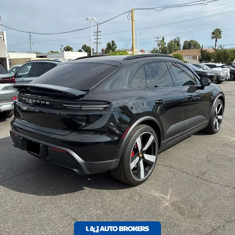 2025 Porsche Macan 4S Electric