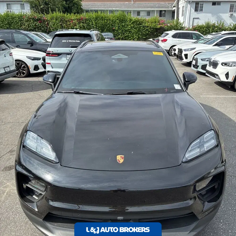 2025 Porsche Macan 4S Electric