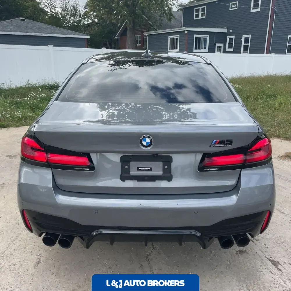 2023 BMW M5