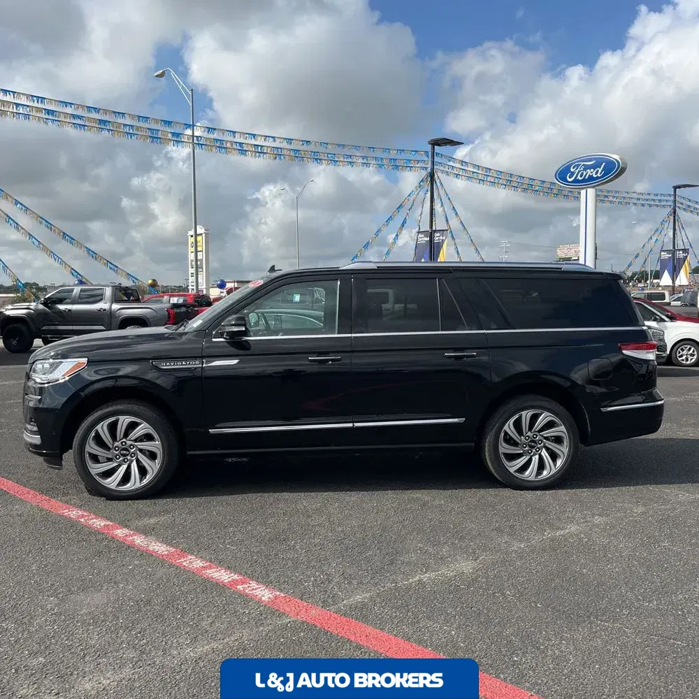 2023 Lincoln Navigator L Reserve