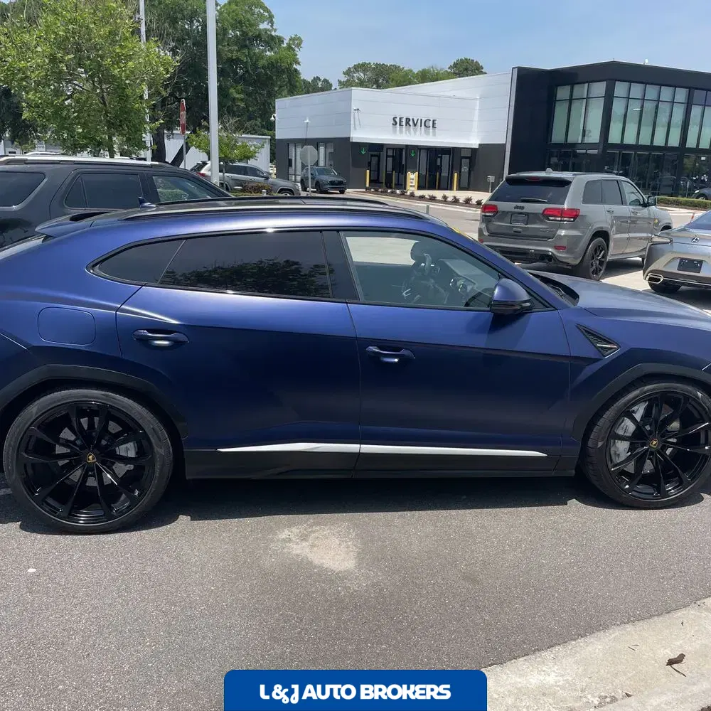 2022 Lamborghini Urus Base