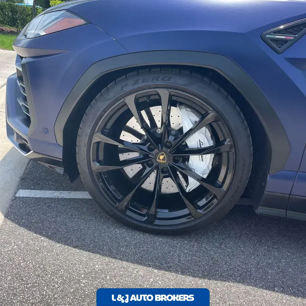 2022 Lamborghini Urus Base