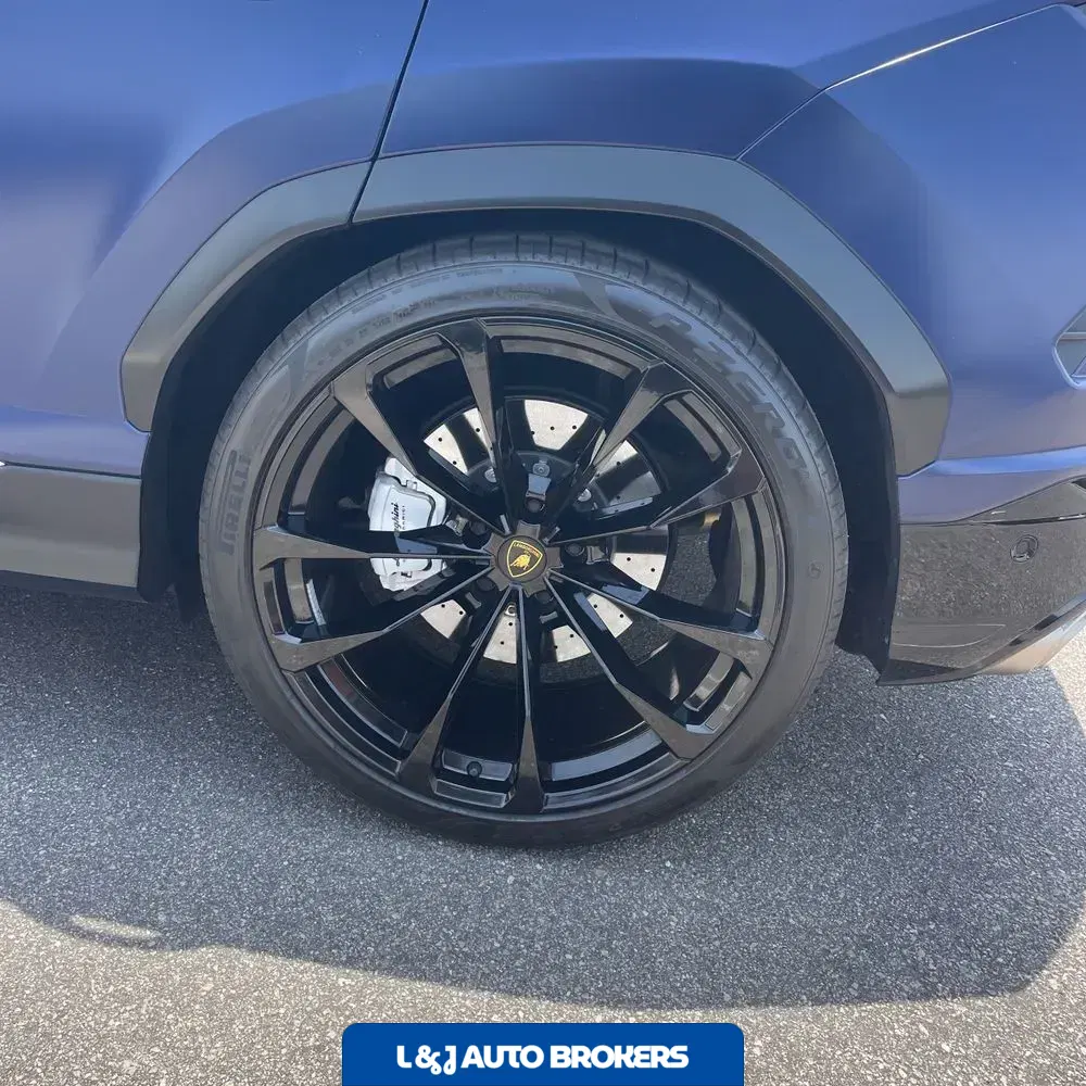 2022 Lamborghini Urus Base
