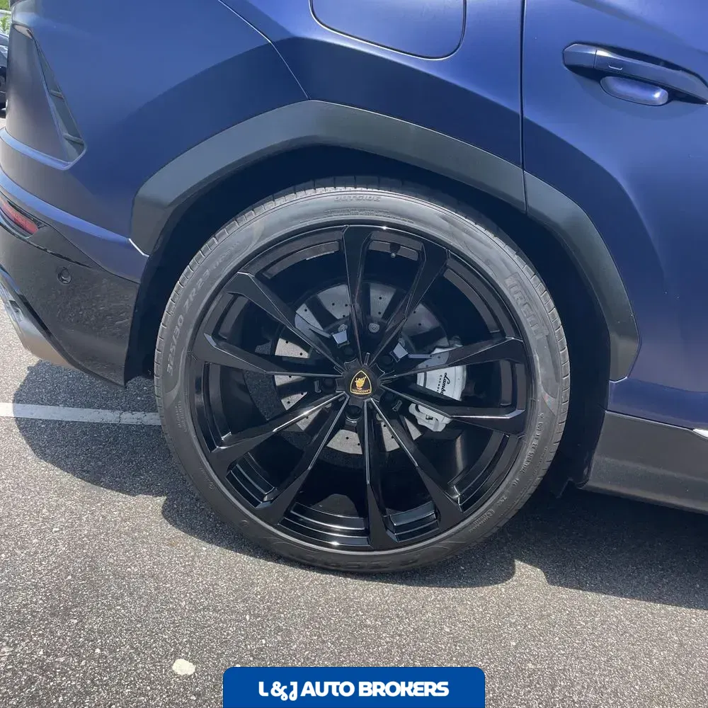 2022 Lamborghini Urus Base