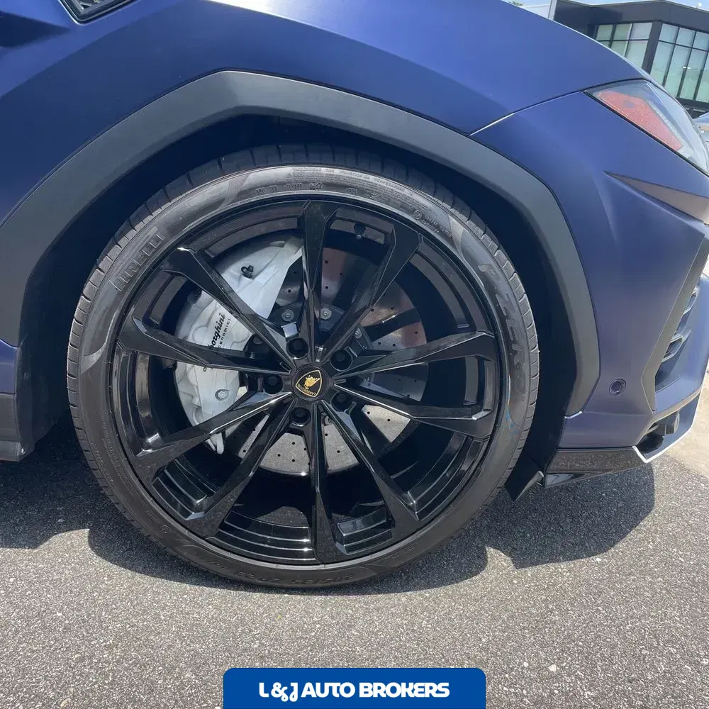 2022 Lamborghini Urus Base