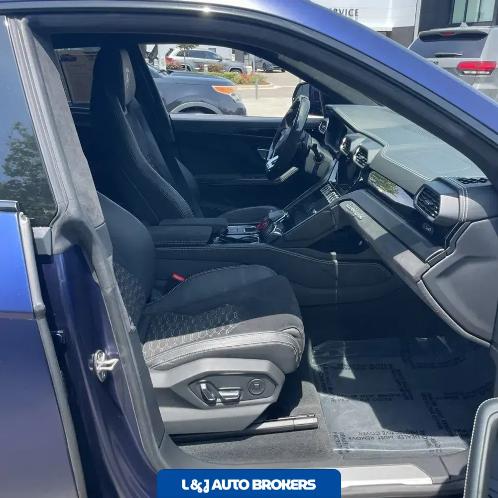 2022 Lamborghini Urus Base